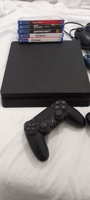 PS 4 Slim 1TB + 5 jogos + 4 comandos