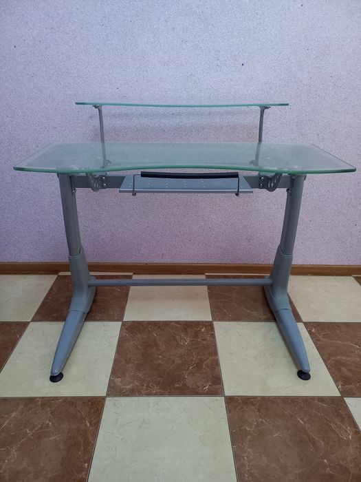 Прдам скляний стіл