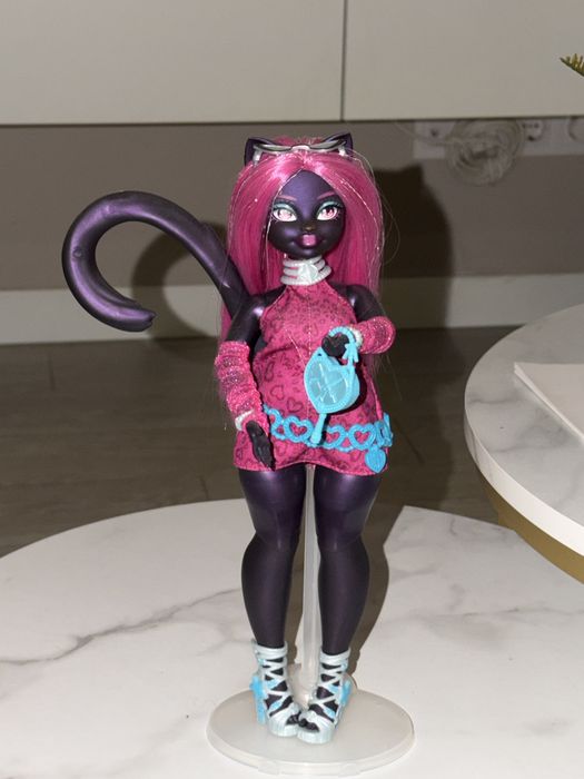 Продам Monster high Кетти Нуар г3 фул комплект состояние идеал