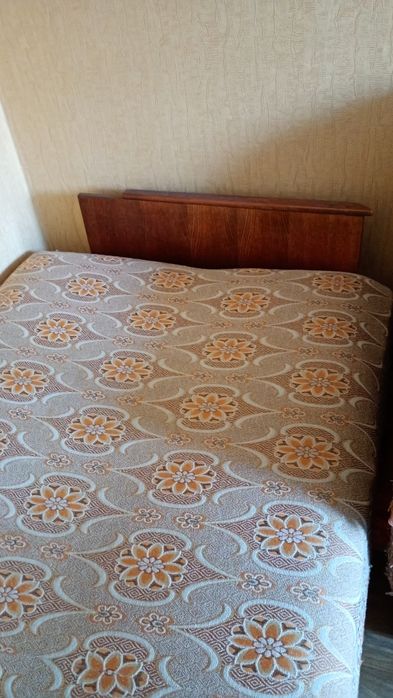 Віддаю  диван безкоштовно