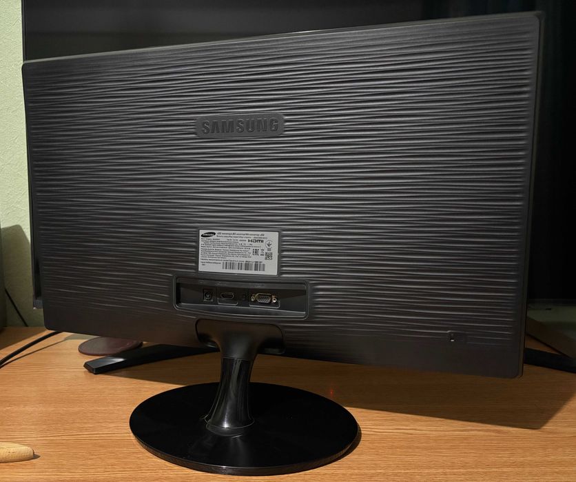 Монітор Samsung S24D300 24" Full HD