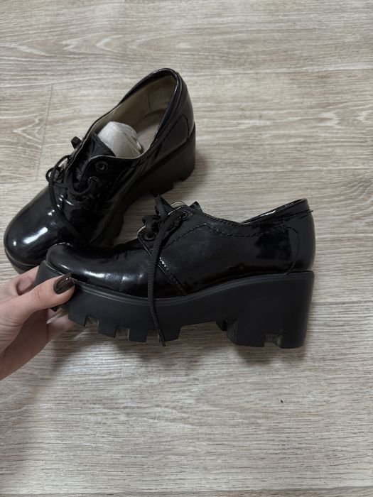 Шкіряні лофери на поатформі 38 розмір