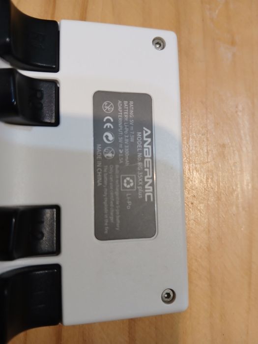 Anbernic Rg35xx Plus i dwie karty pamięci micro SD 64GB + 32GB