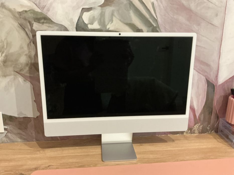 iMac with Apple M4 chip