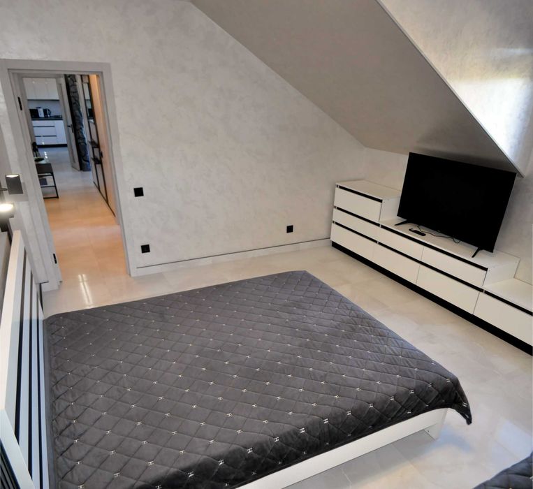 Нова шикарна 2 кімнатна квартира в центрі старого міста.