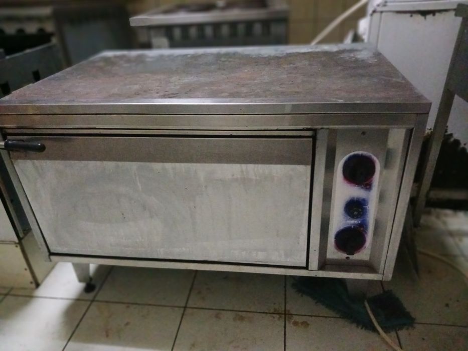 Кавомашина Simonelli,  Холодильна кондитерська  вітрина