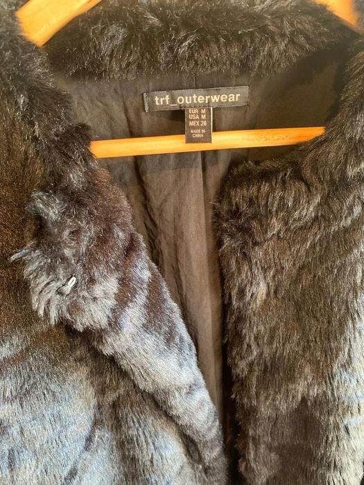 Casaco de pêlo preto Tam. M da Zara