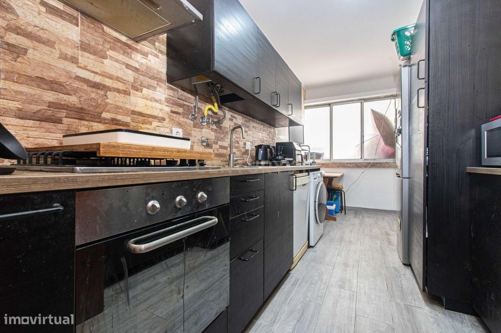 Apartamento T2 remodelado (Penha de França) -  (PROPOSTAS MULTIPLAS)