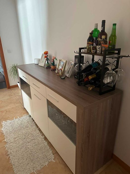 Aparador de sala em excelente estado de conservação
