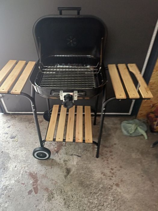 Gril 45x40 z pokrywą.Regulacja rusztu