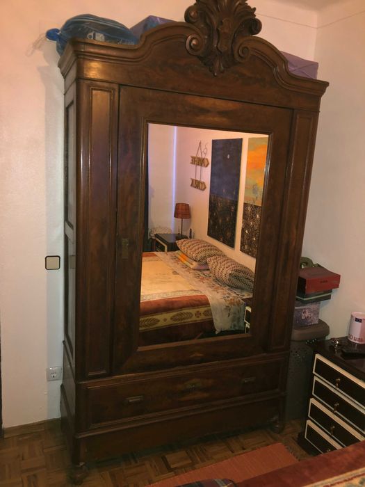 Roupeiro antigo espelhado