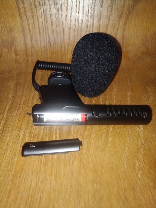 Mikrofon pojemnościowy BOYA BY-VM01 do kamery lustrzanki zasilany AAA