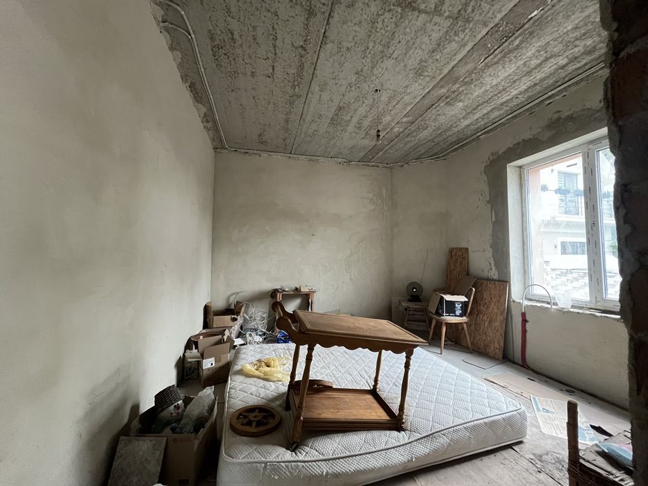 Сучасн.котеж закритою територ.в р-н нових котед. поруч центр.частини.