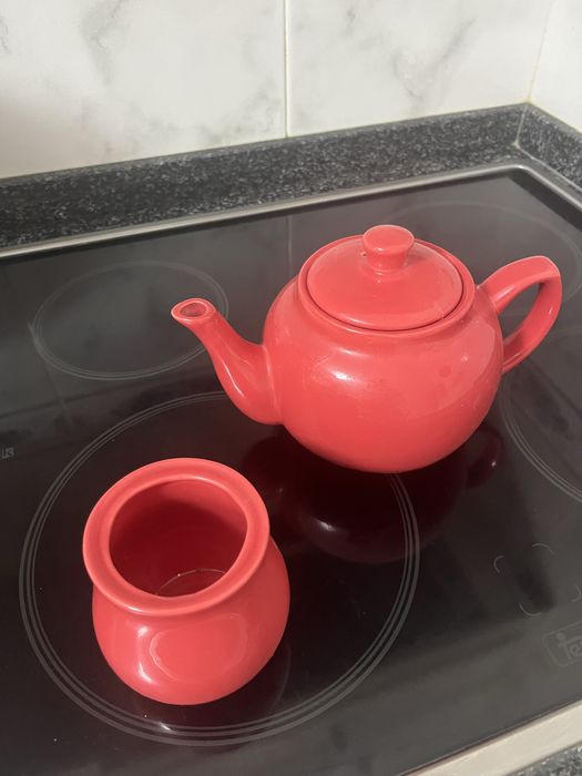 Bule e copo decorativo