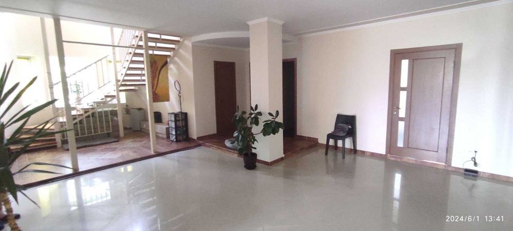 Без посредников. Продается просторный дом в Гатном – 300 м², 12 соток!