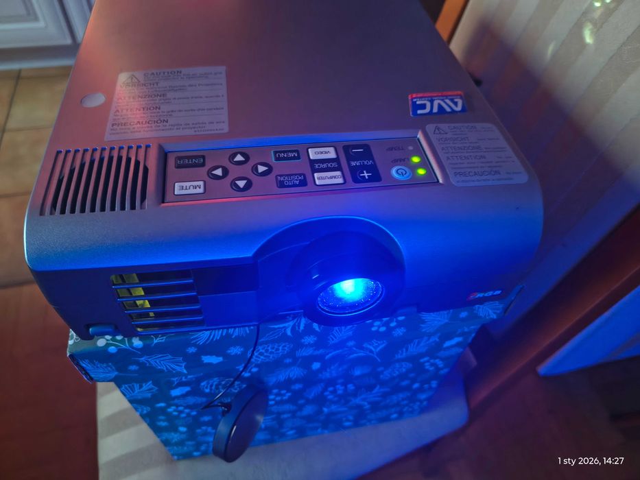 Rzutnik projektor Mitsubishi XL1XU, używany, pilot