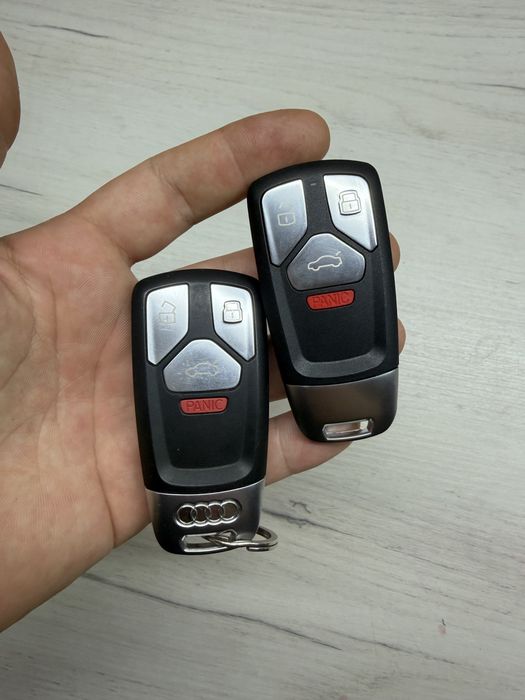 Машина Audi A4 2017 року