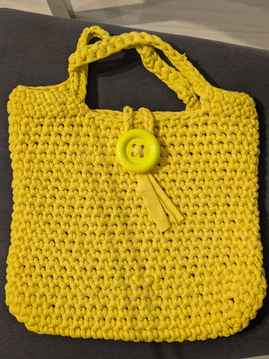 Mala em tricô amarela