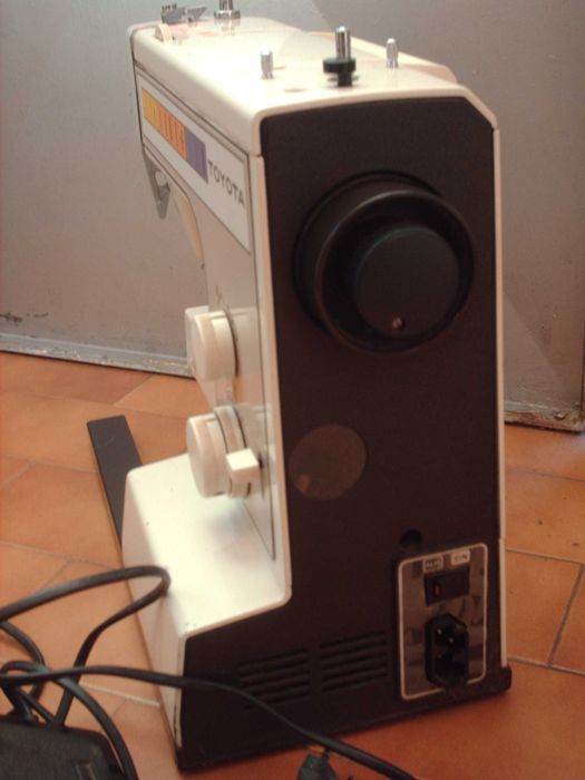 Maquina de costura Toyota