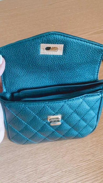 Bolsa cintura em pele preta nova, muito pratica e elegante