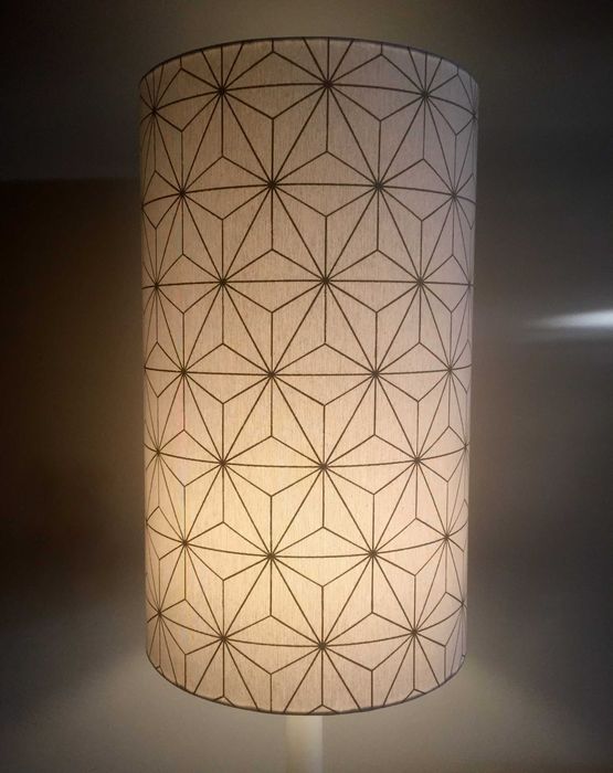 Par de Candeeiros de mesa em Madeira a branco creme da década de 70