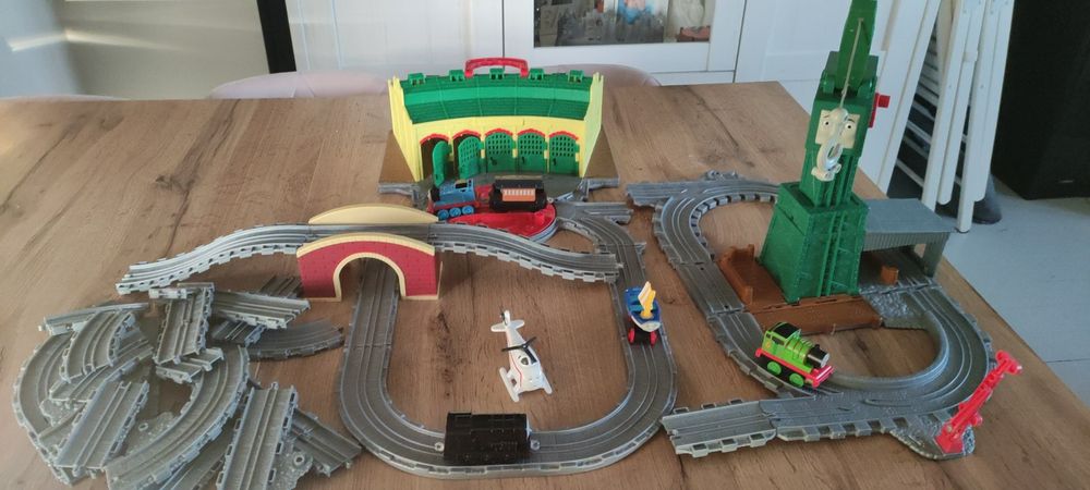 Zestaw Tomek i przyjaciele, Domkowo i dźwig Karolek