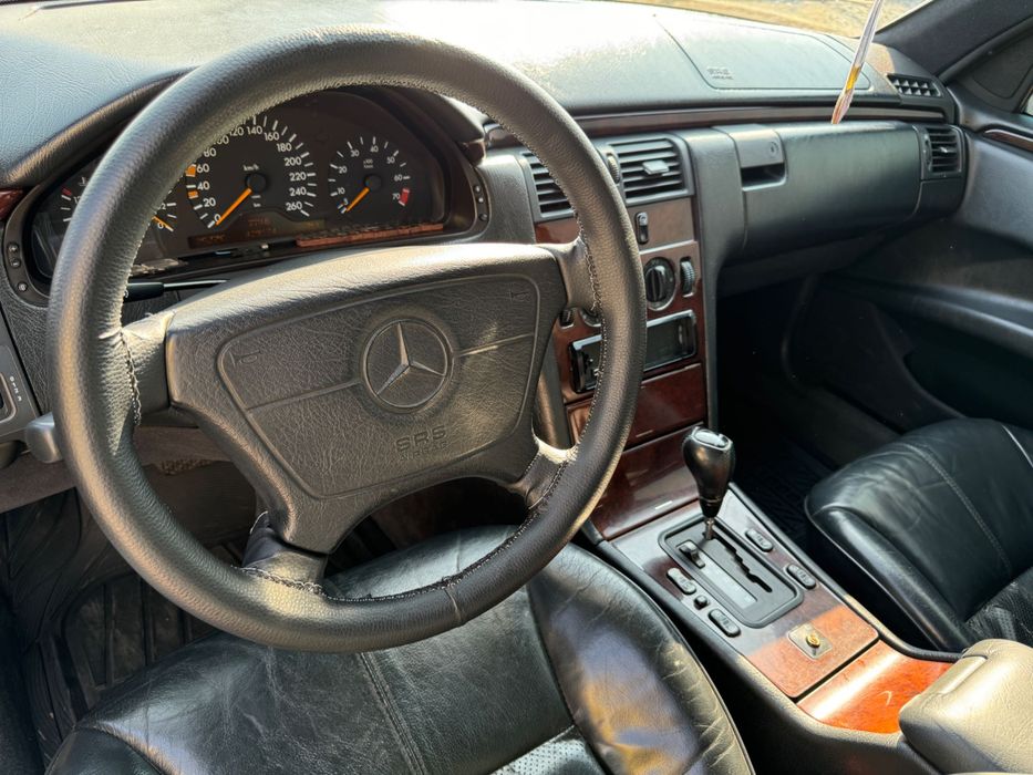 Mersedes Benz 210