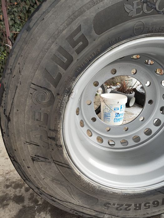 Продам резину на грузові автомобілі