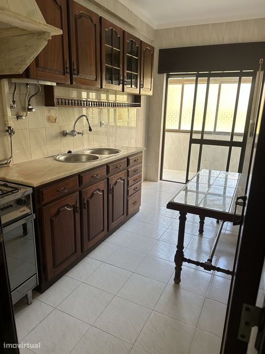 Apartamento T3 espaçoso para arrendamento