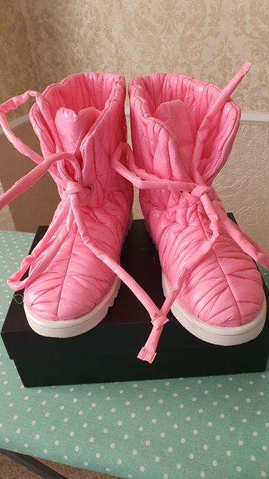 Яркие розовые дутики