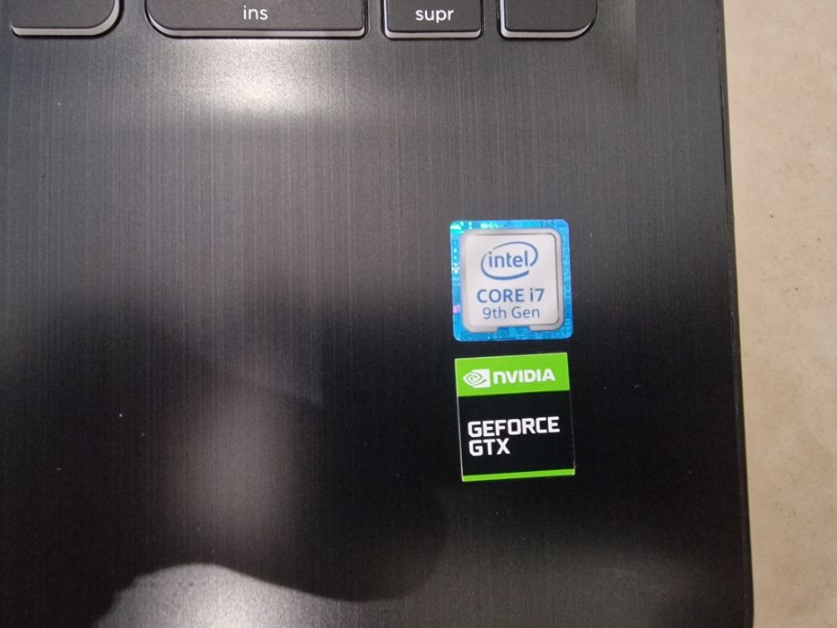 HP Pavilion Gaming 15 | i7 | 16 GB RAM | GTX 1650 | 1,38 TB SSD/HDD