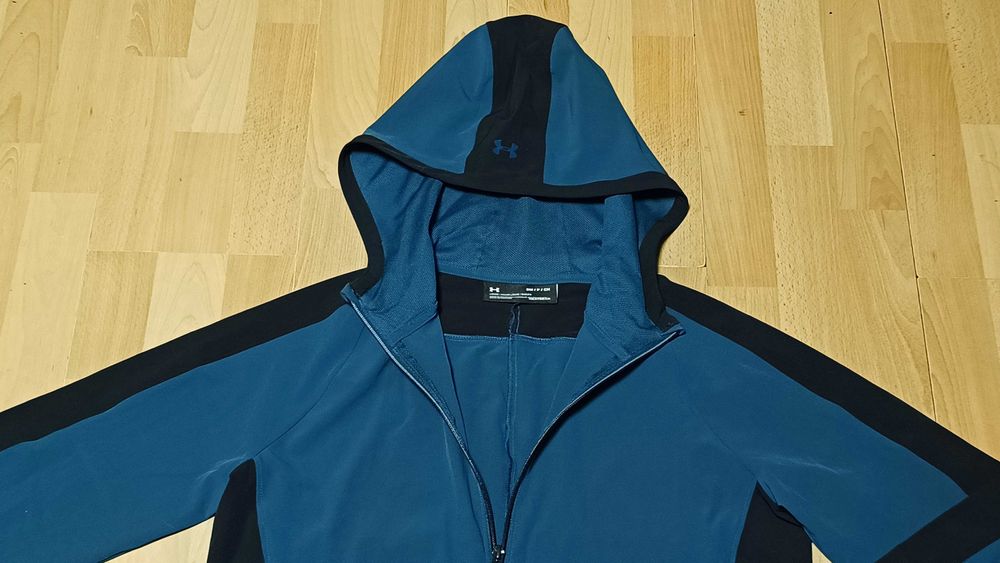 Damska krótka kurtka UNDER ARMOUR r.S stan idealny