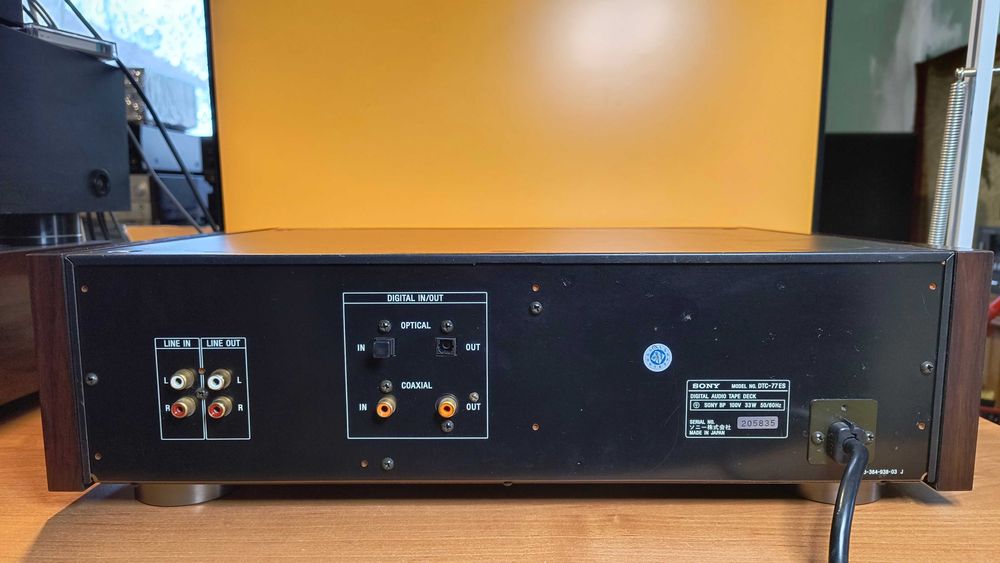 Sony DTC-77ES Magnetofon Dat tylko 187h przebiegu + pilot
