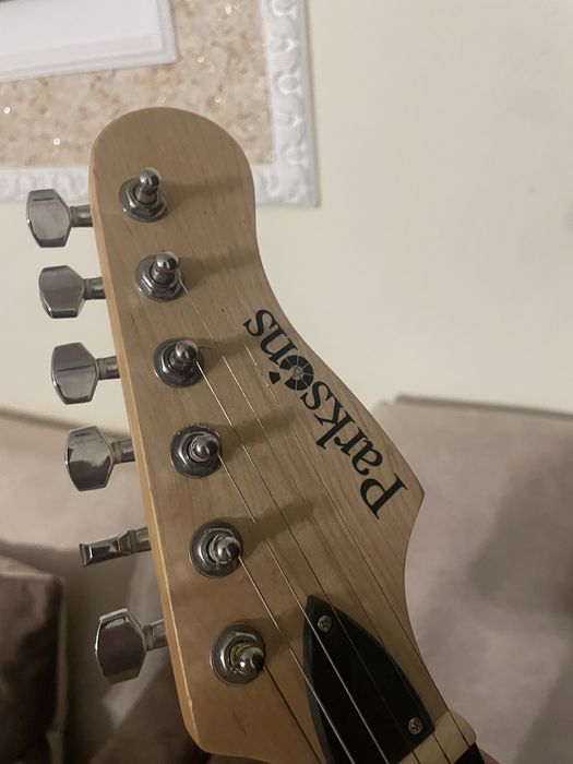 Продам електрогітару