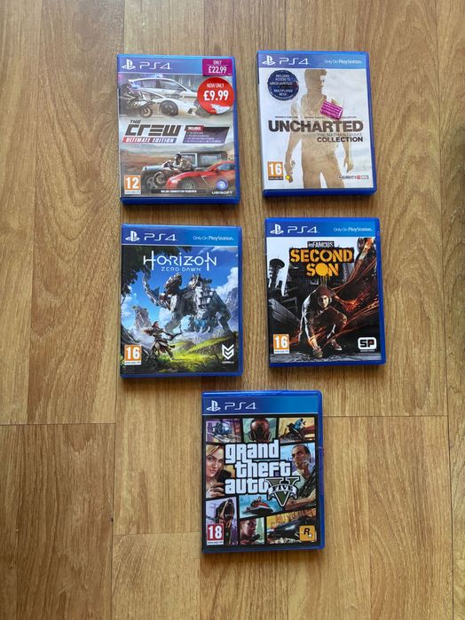 Playstation 4 + 2 comandos + 5 jogos | quase nova!
