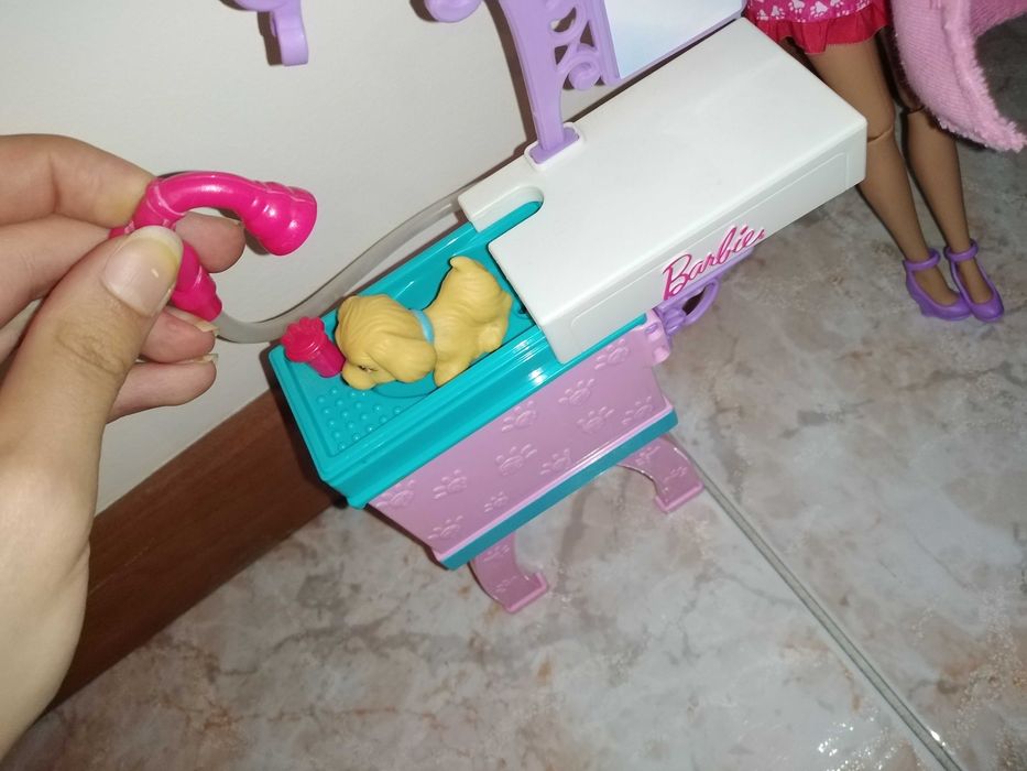 Barbie cuidadora de cachorros + acessórios