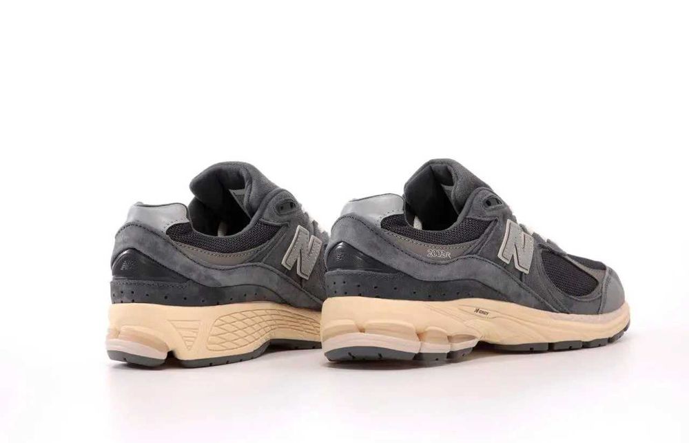 Nowe New Balance 2002R Black Dark Grey – Rozmiar 43 (27.5 cm)