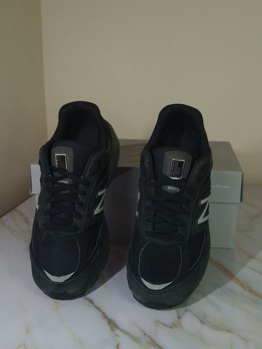 Оригінальні кросівки New Balance 990v5
990v5