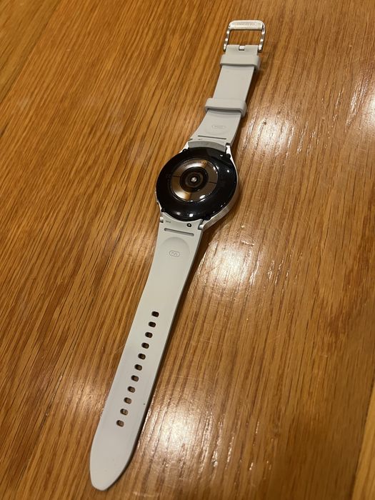 Samsung Galaxy Watch 4 Classic 46mm — Elegante, Potente e Como Novo!