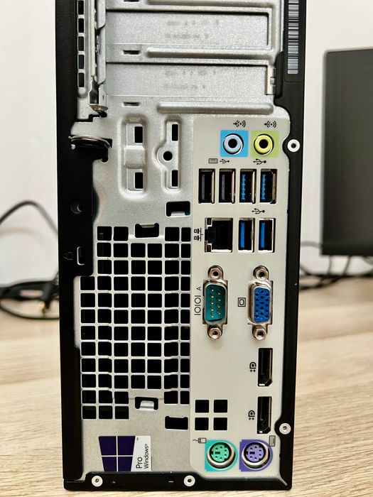 Desktop HP ProDesk 600 G2 SFF + Monitor ASUS 22’’ Full HD •