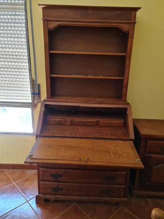 Cama de solteiro + escravaninha+ mesa cabeceira em madeira maciça