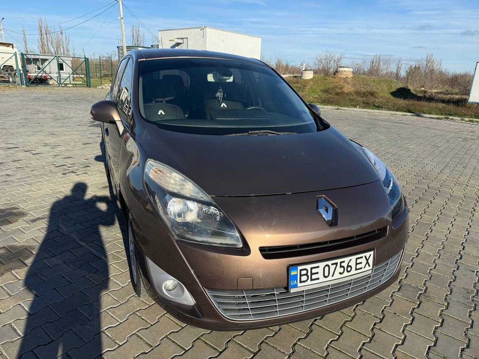Renault Grand Scénic 3 2010 год 2.0 бензин
