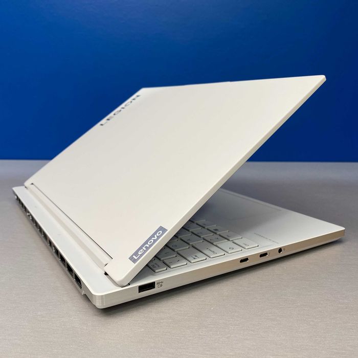 Lenovo Legion 7 16IRX9 - 16" 3.2K (i9-14900HX/32GB/1TB/RTX 4070 8GB)