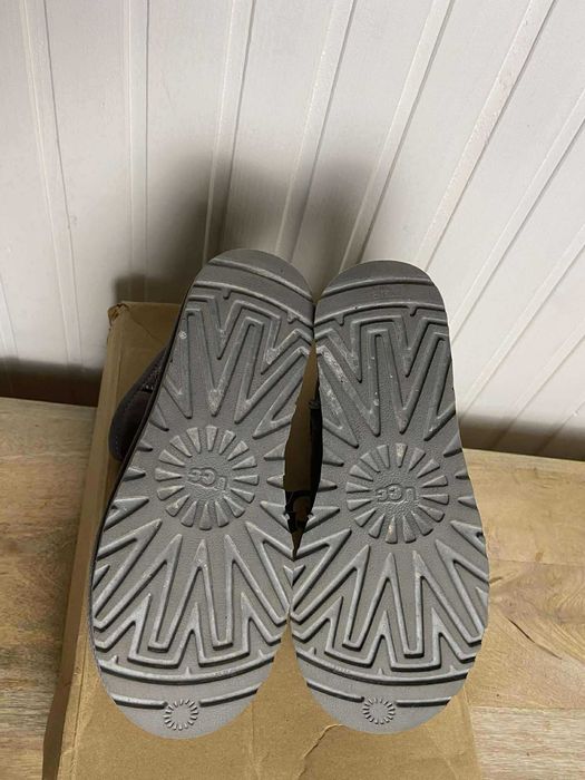 Używane buty damskie UGG Classic Mini szare org 37