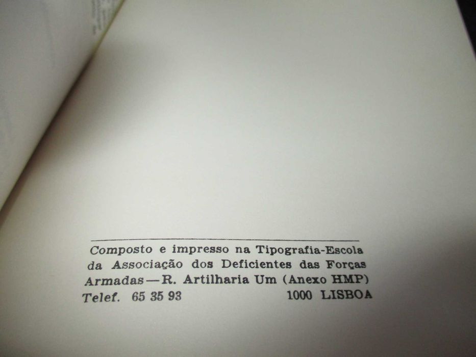 Livro Associação 25 de Abril  Estatutos e Regulamento Interno