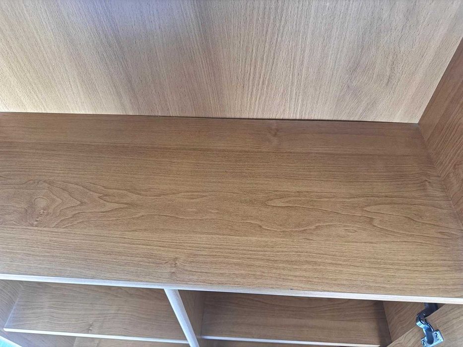 Biblioteczka / regał z zamykaną szafką