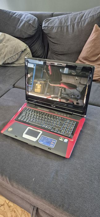 Portátil Asus ROG G71G 17" (Core 2 Duo T9550, 9800M GS) + mochila ROG