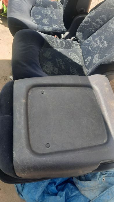 Сидіння для автомобіля мінівенів