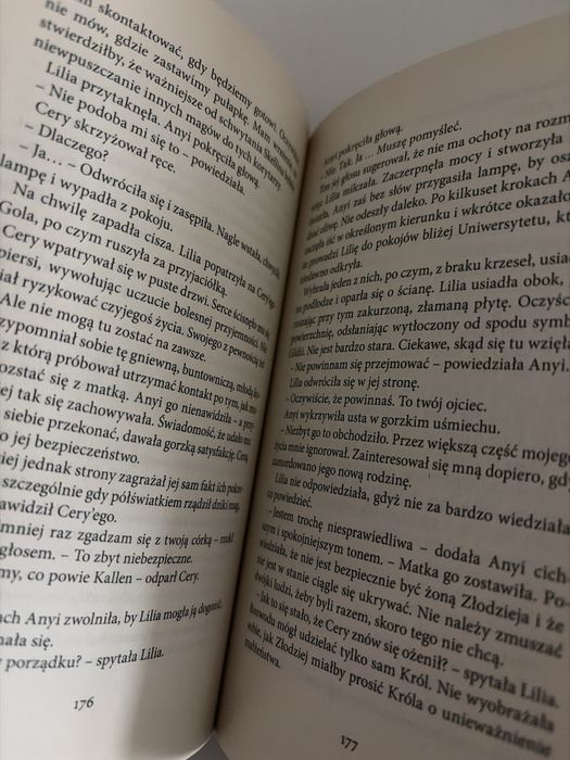 Trudi Canavan cała trylogia Misja ambasadora, Łotr, Królowa zdrajców