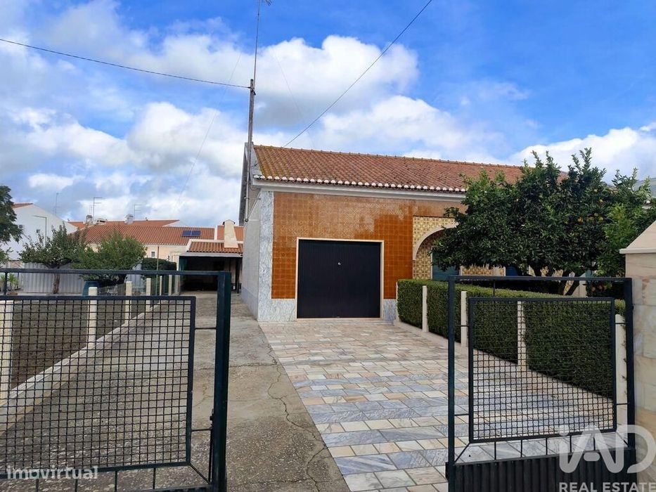 Moradia térrea T3 em Rio de Moinhos de 165 m2